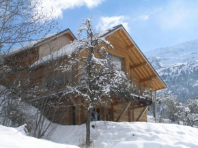 Гостиница The Vaujany Mountain Lodge  Вожани